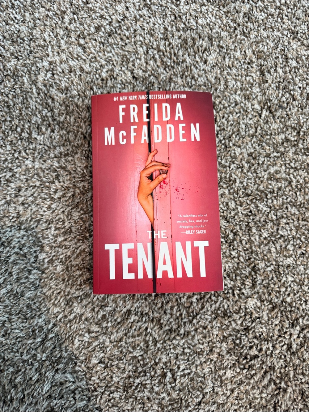 Freida McFadden "The Tenant" - Paperback